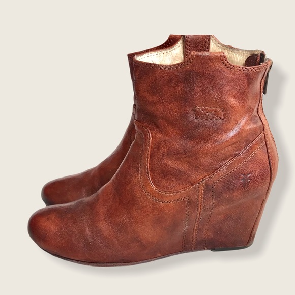 Frye Carson Wedge Cognac Leather Cute Ankle Bootie - Picture 6 of 16
